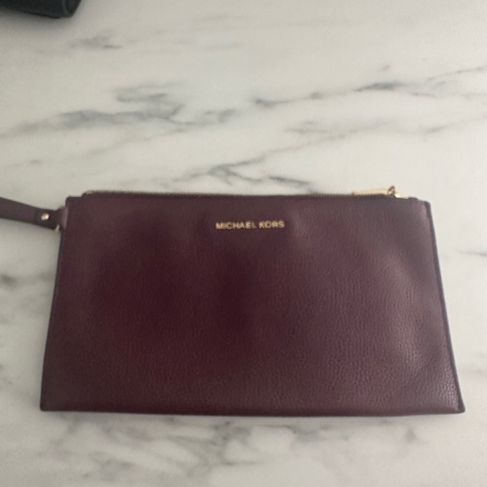 Micheal Kors wristlet